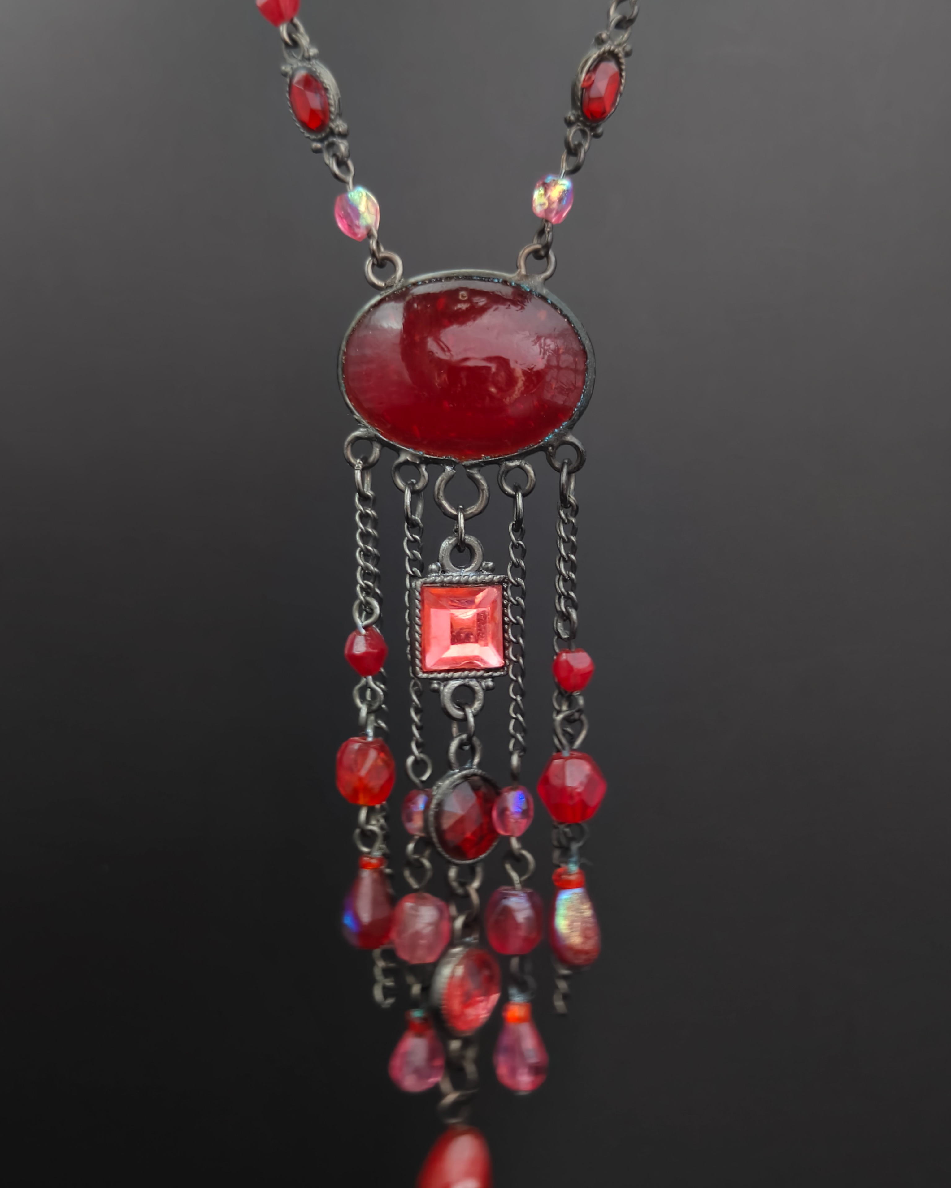 Y2K short necklace with red crystal