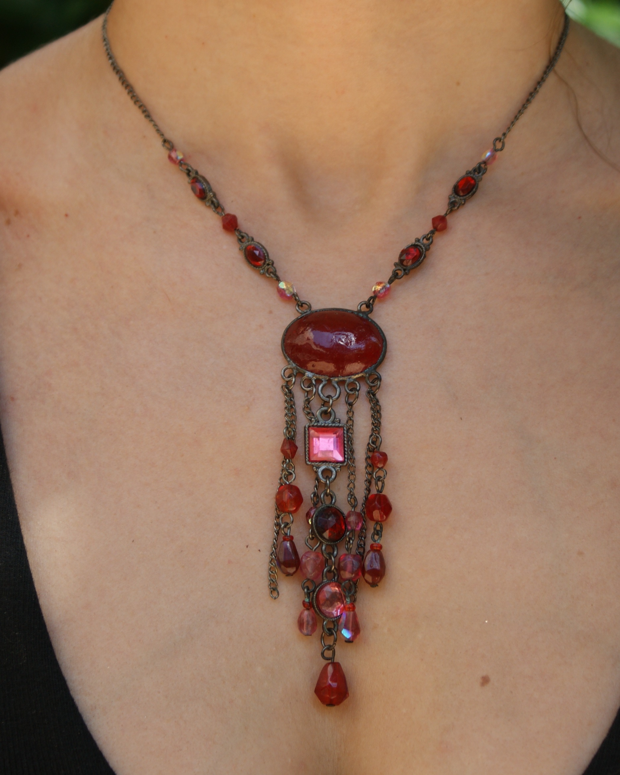 Y2K short necklace with red crystal (alternate view)