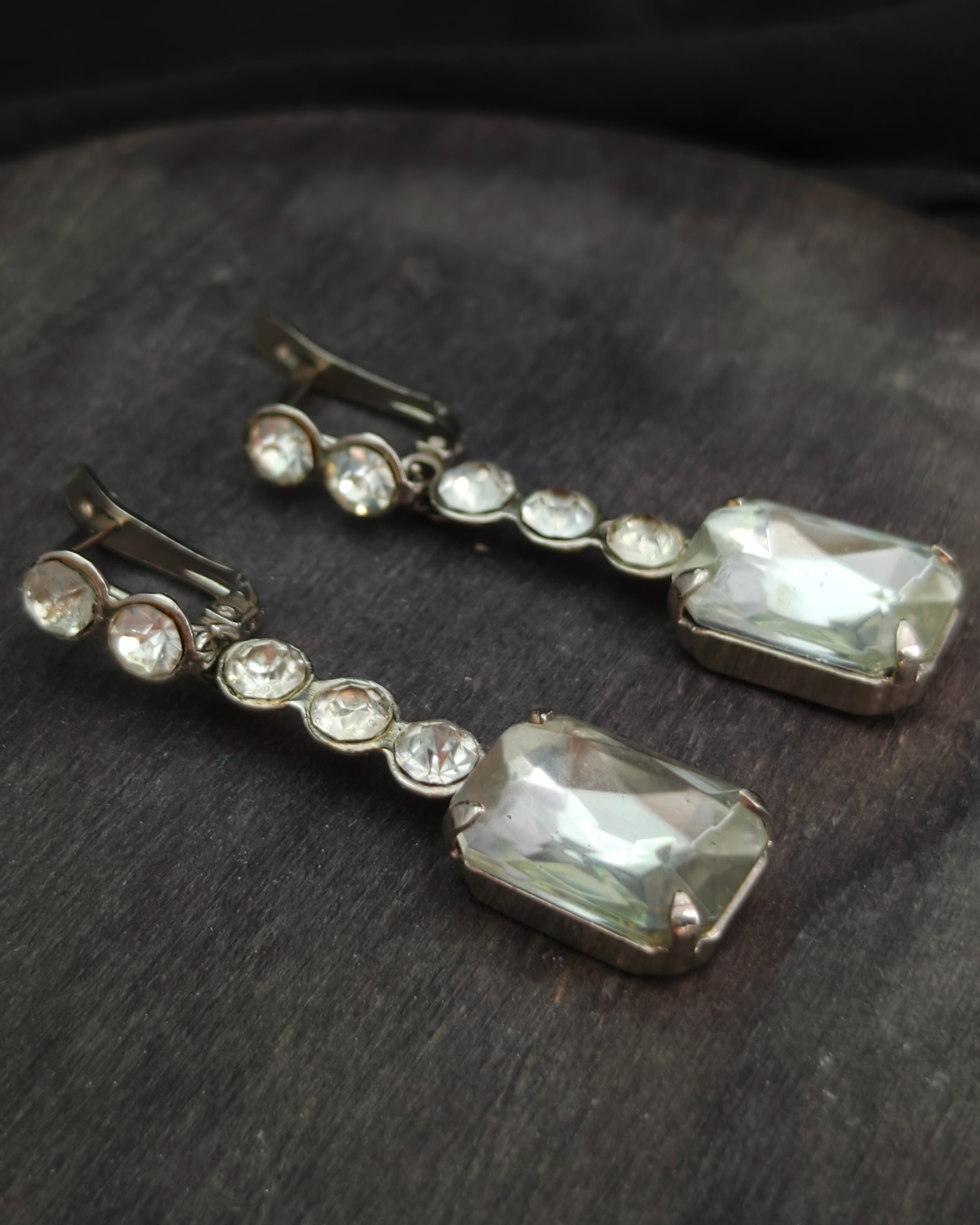 Long vintage earrings with clear crystals – 1980s/90s