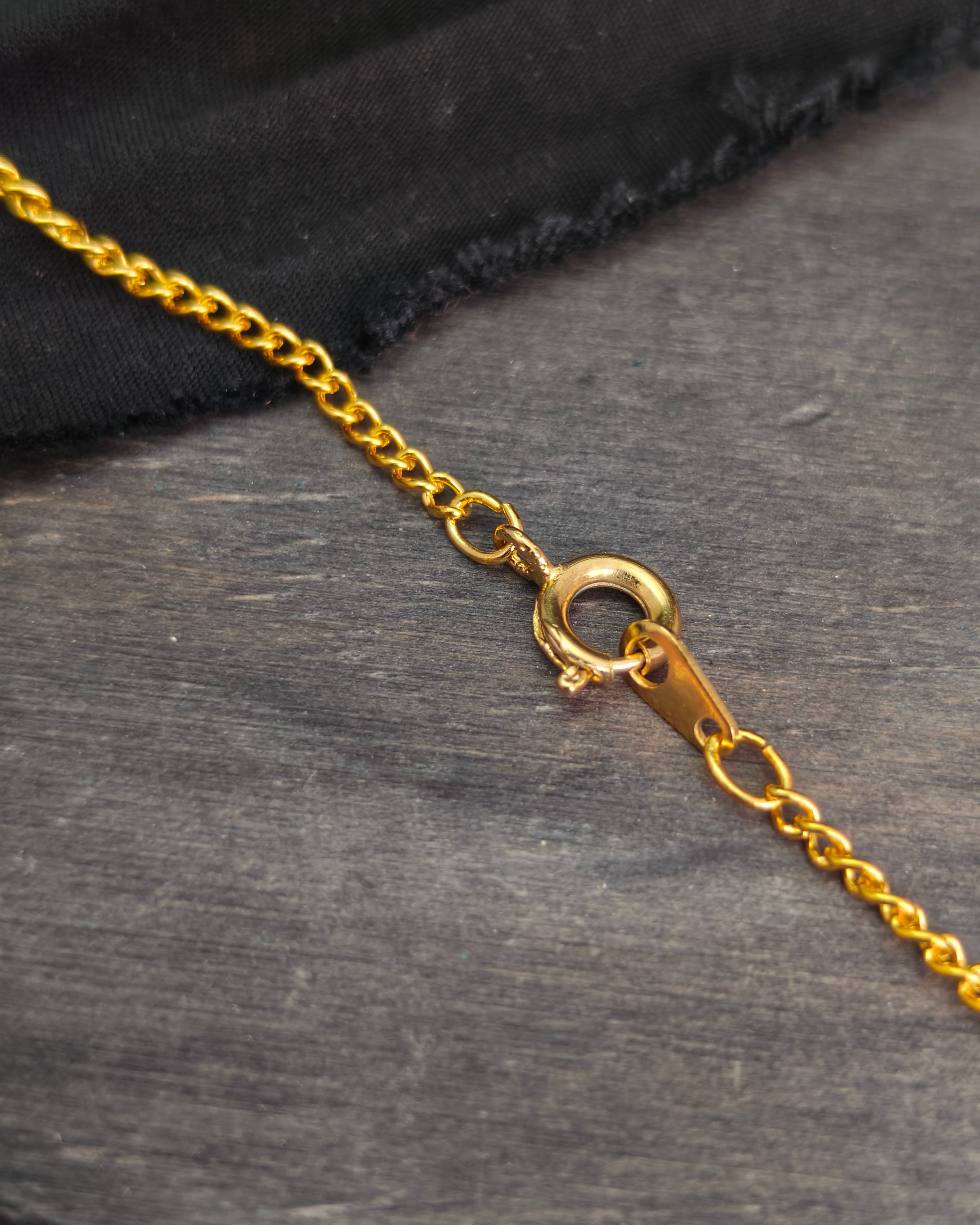 Gold chain necklace with a pearlescent faux pearl pendant – 1980s (alternate view)