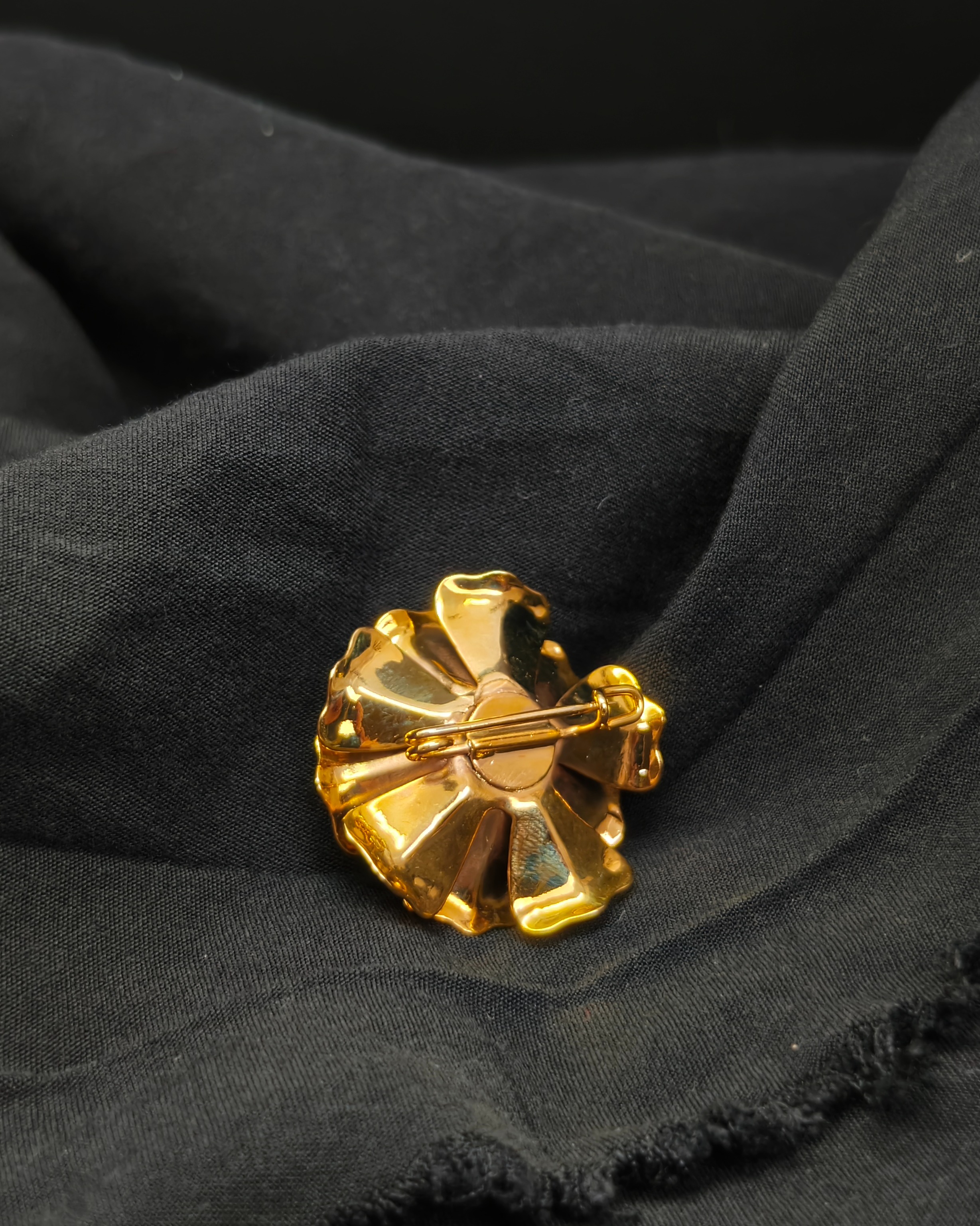 Golden rose brooch (alternate view)