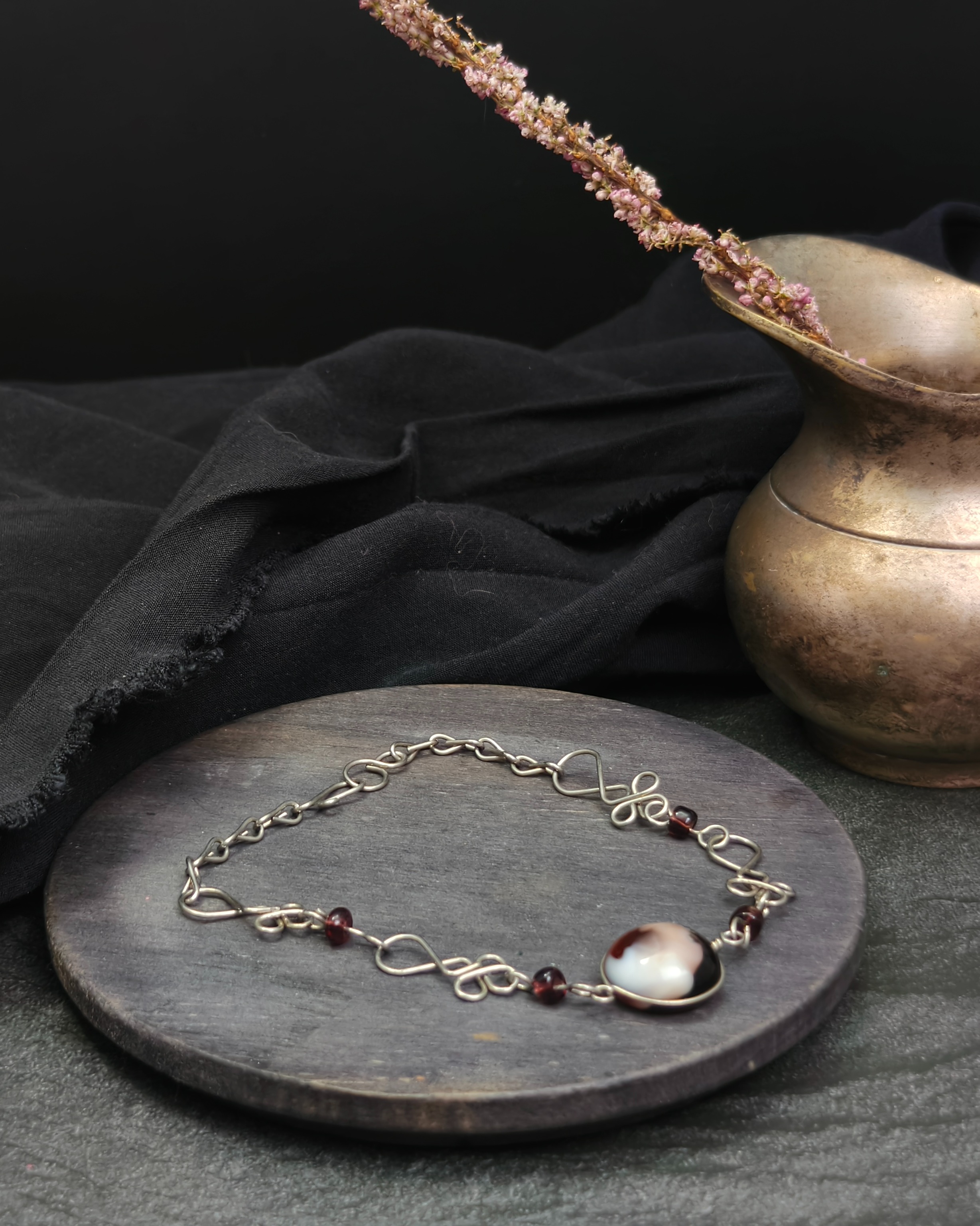 Bracelet with crystal beads and alpaca