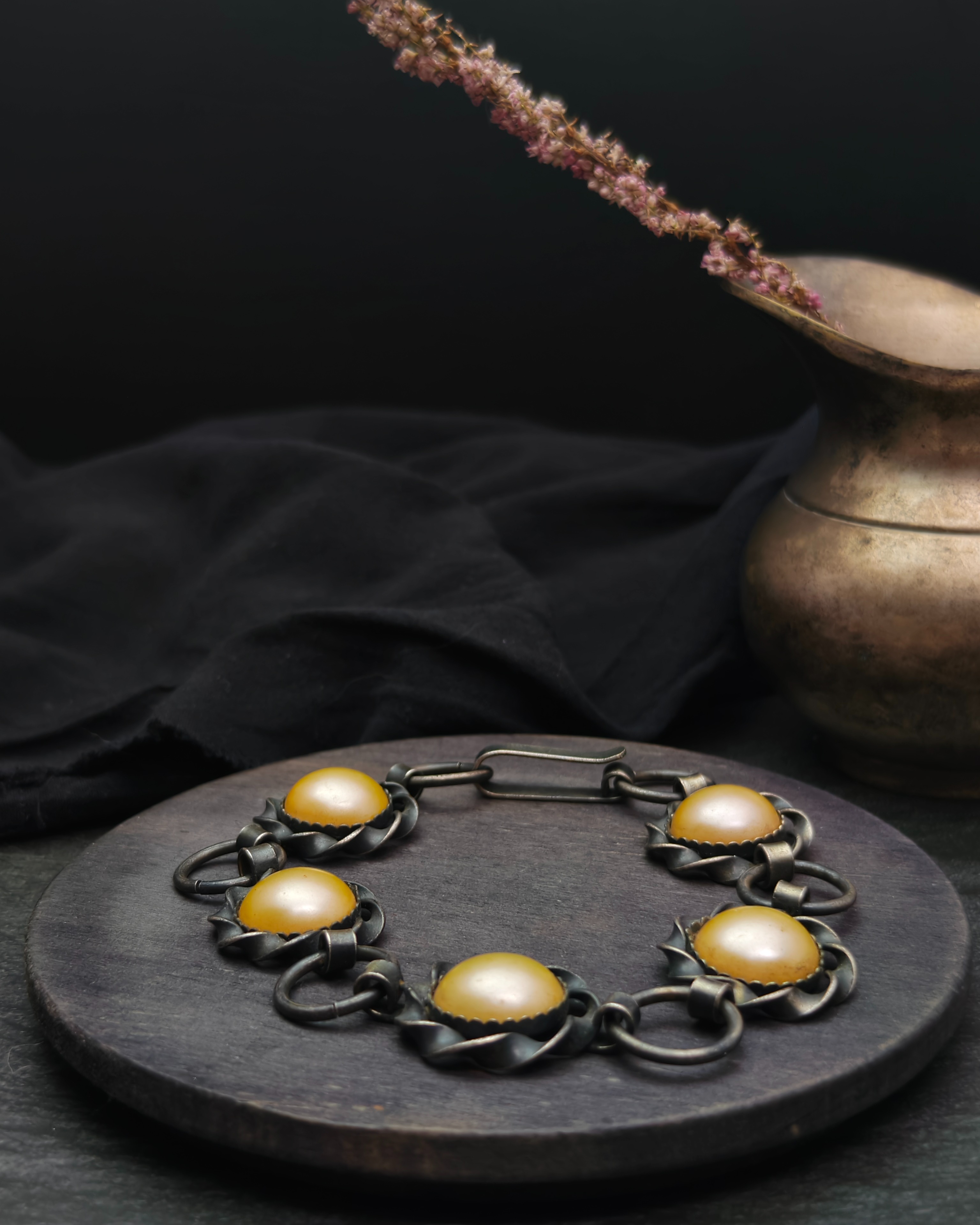 Vintage link bracelet with pearls