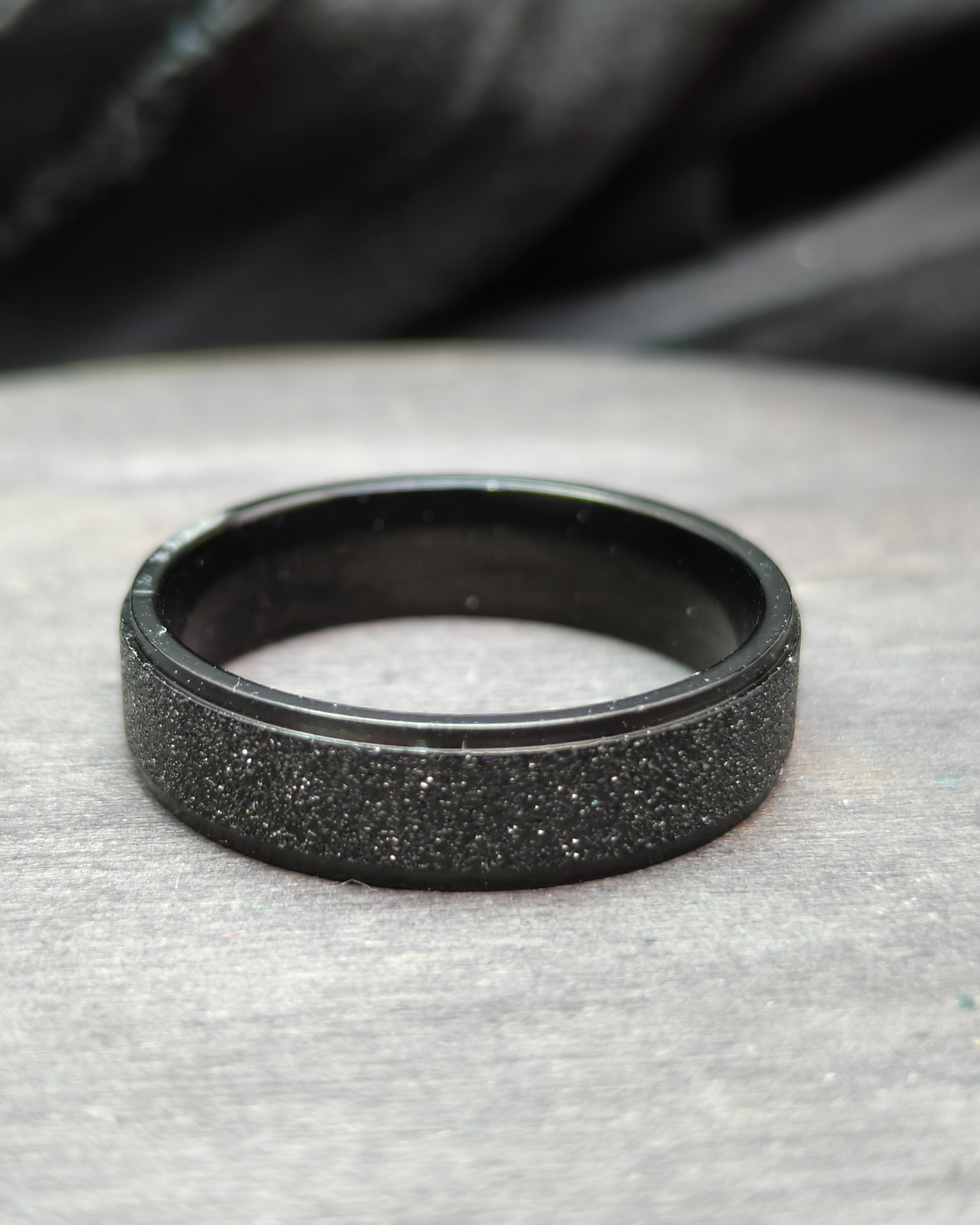 Black ring with glitter