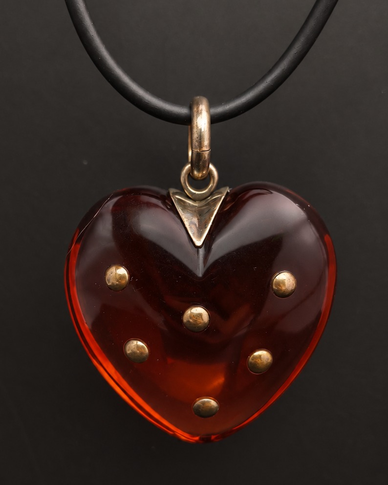 Vintage choker with silver and methacrylate heart