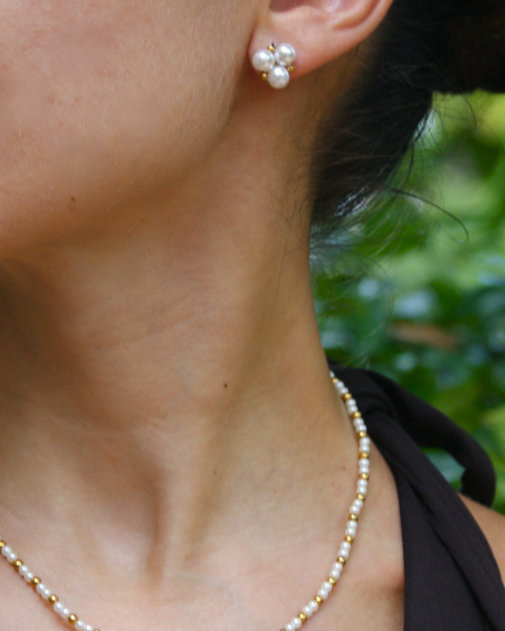 Vintage triple pearl earrings from the 90s (alternate view)