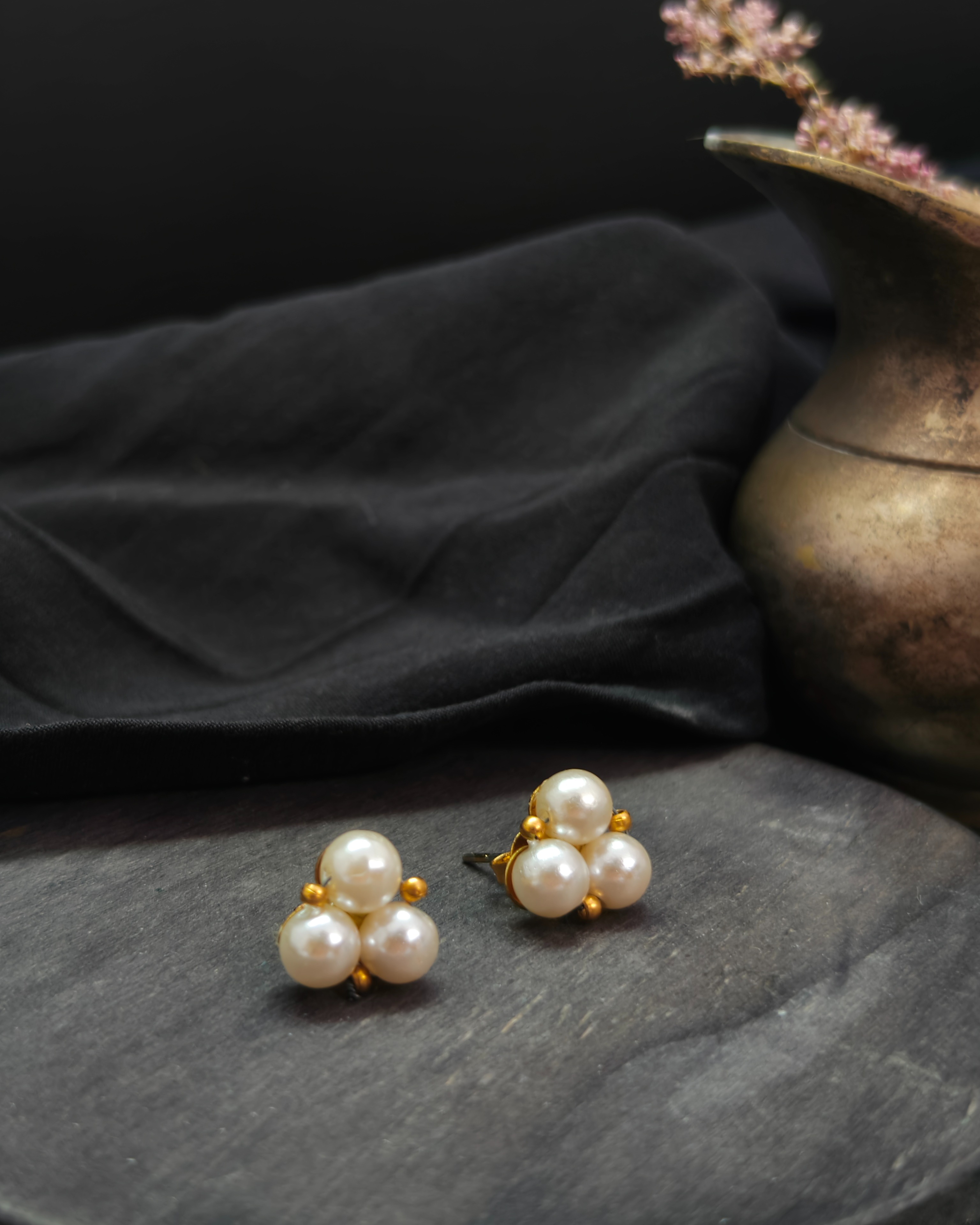 Vintage triple pearl earrings from the 90s