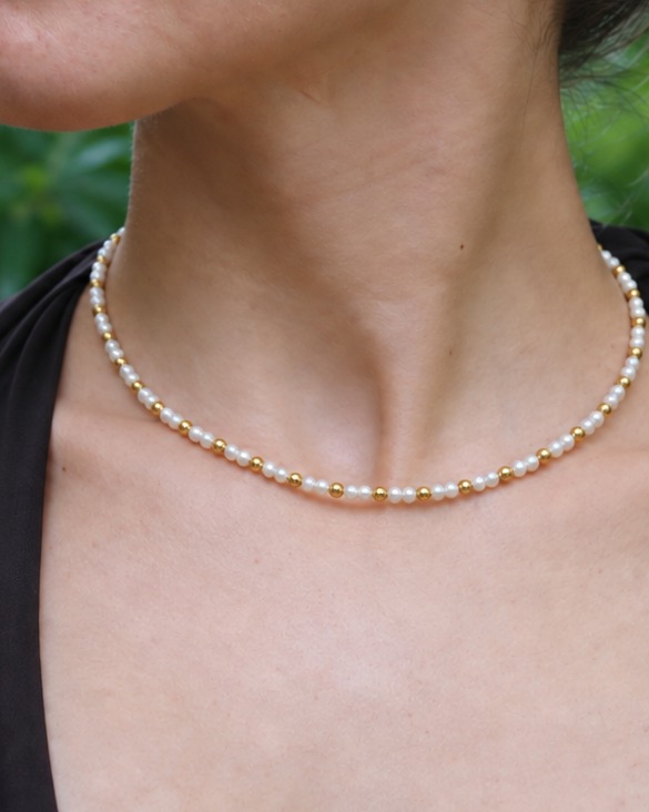 Vintage golden and white pearl choker (alternate view)