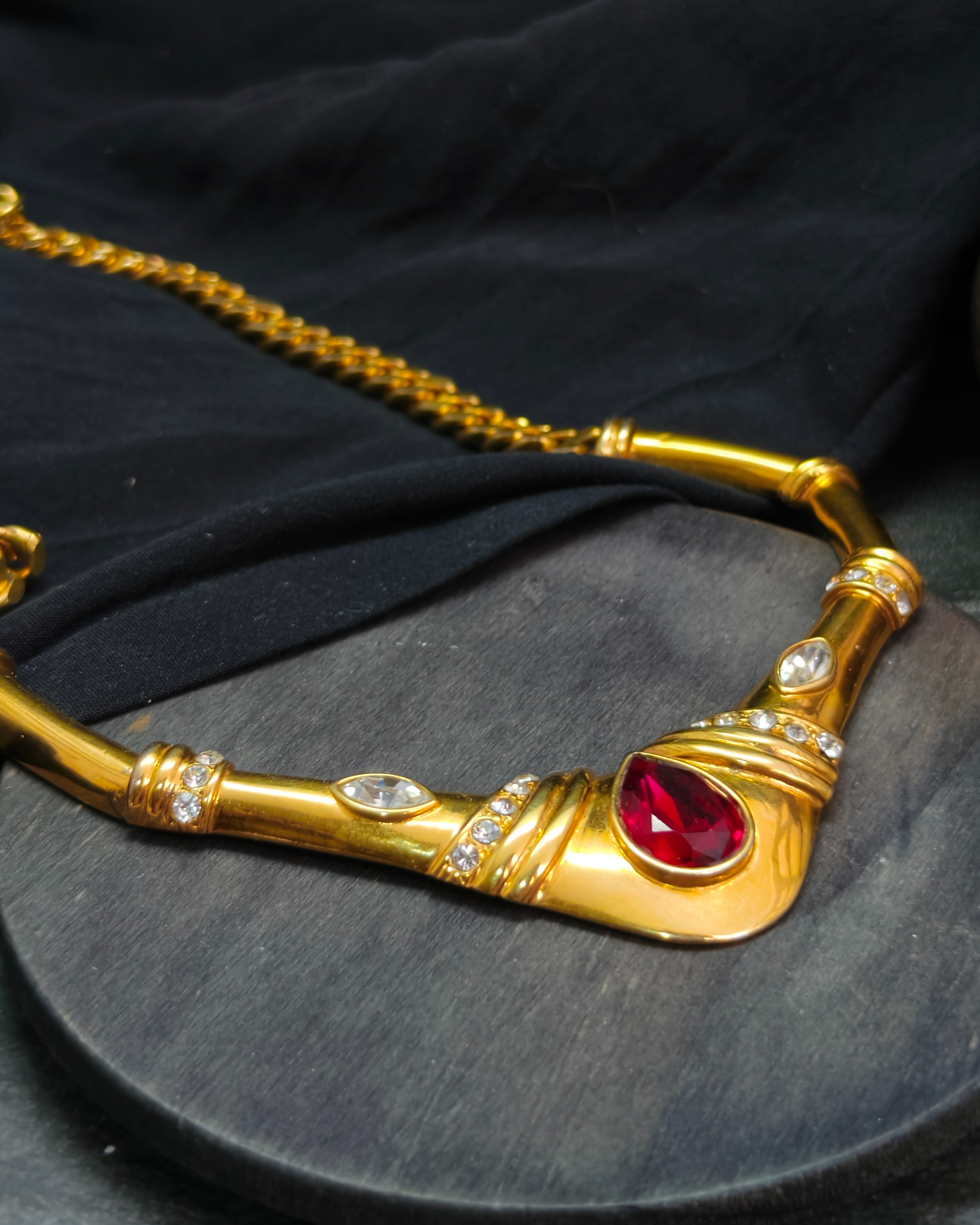 Vintage 18k gold-plated choker with fuchsia crystal, 80s