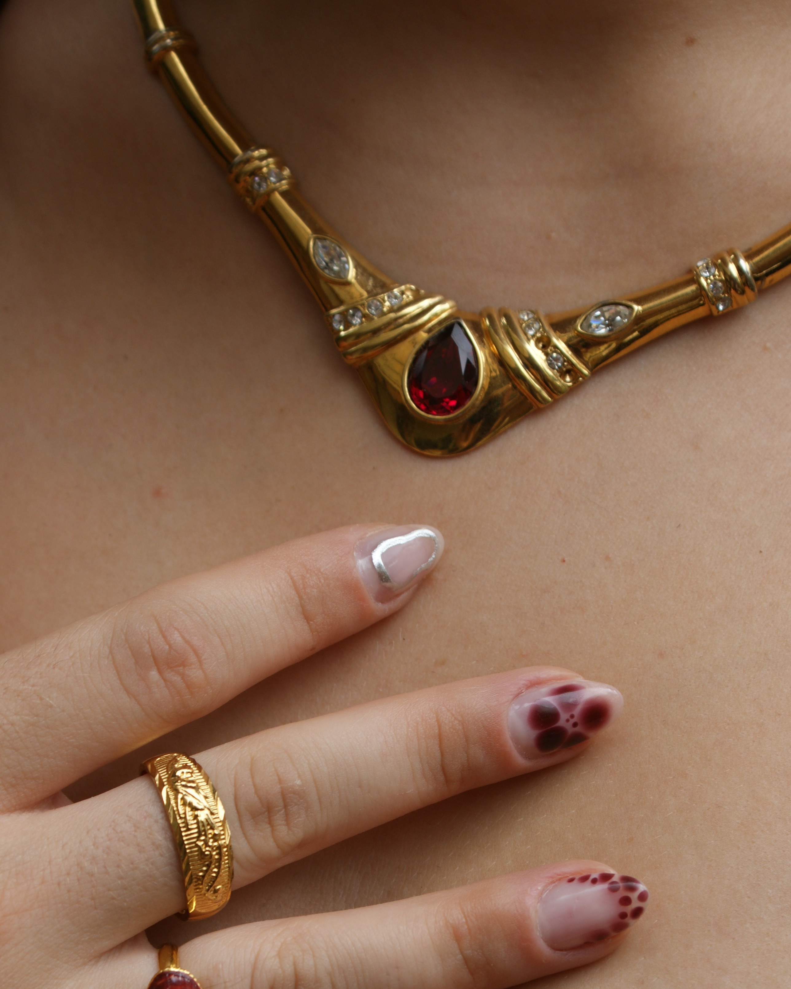 Vintage 18k gold-plated choker with fuchsia crystal, 80s (alternate view)