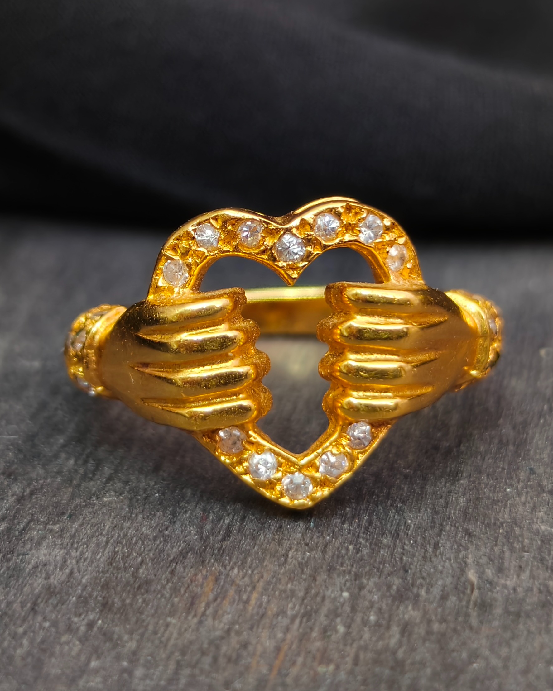 18k gold ring with hands, heart, and cubic zirconia