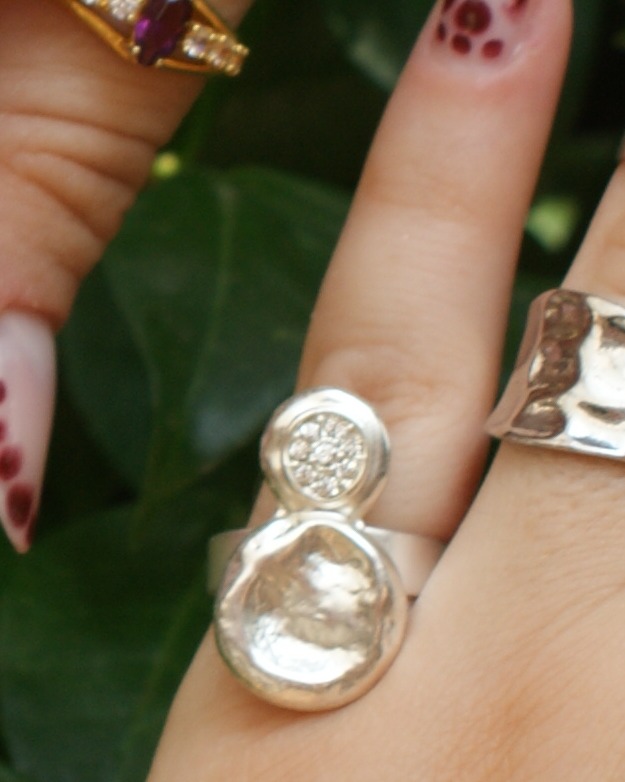 Adjustable ring with 925 silver plating and rhinestones (alternate view)