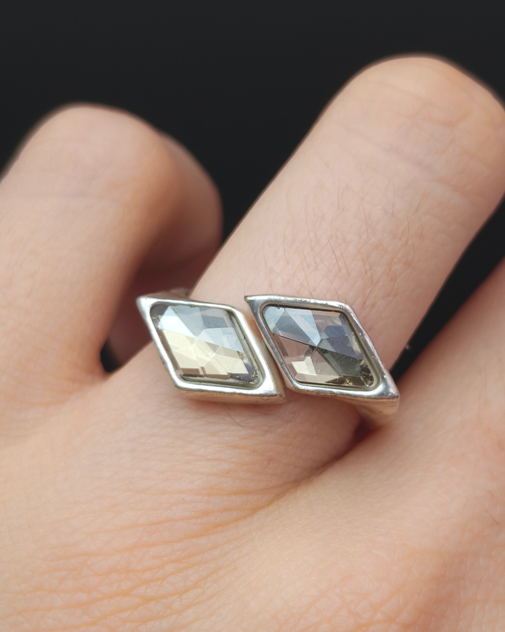 925 silver-plated ring with diamond-shaped crystals (alternate view)