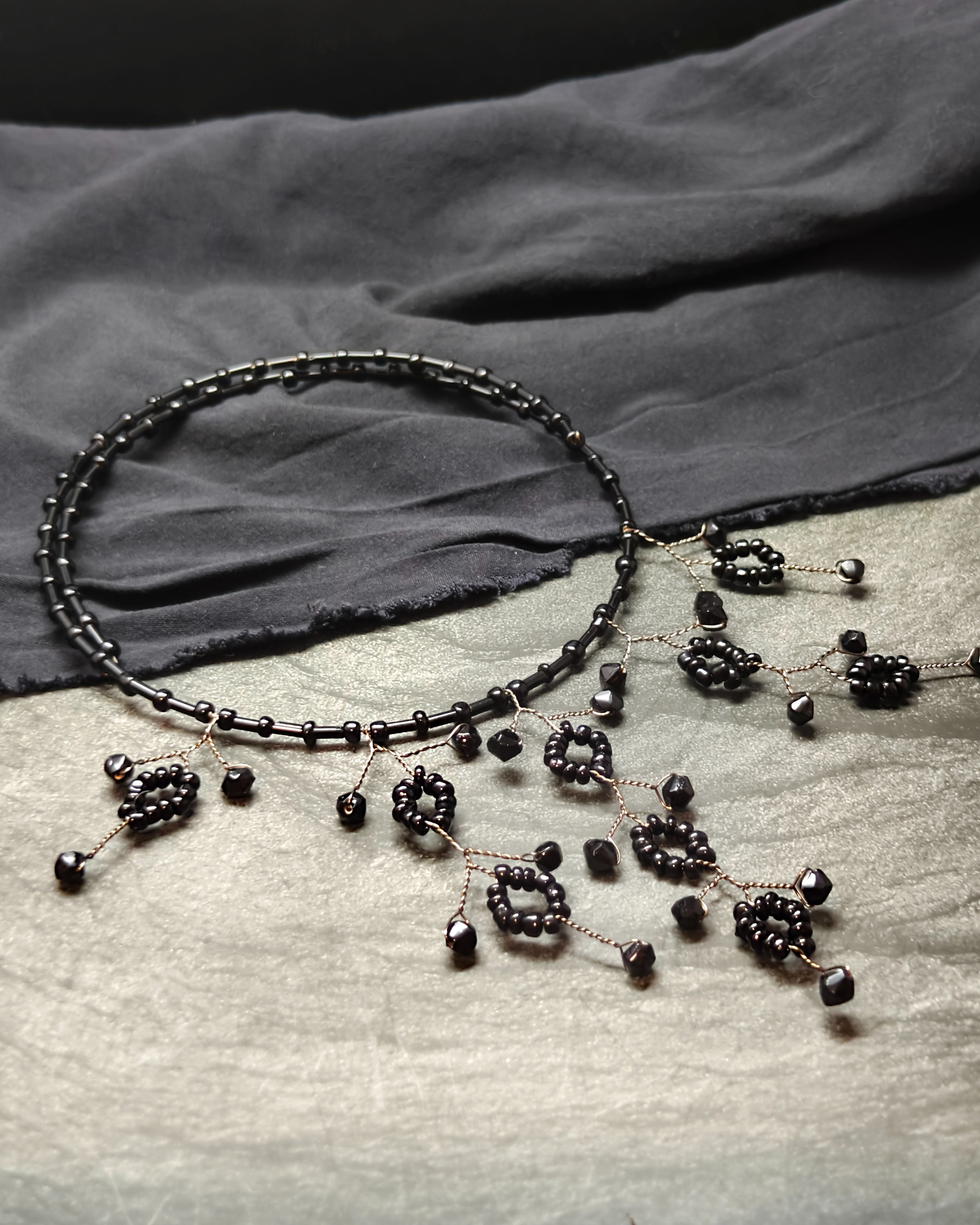 Vintage Y2K black bead and wire necklace