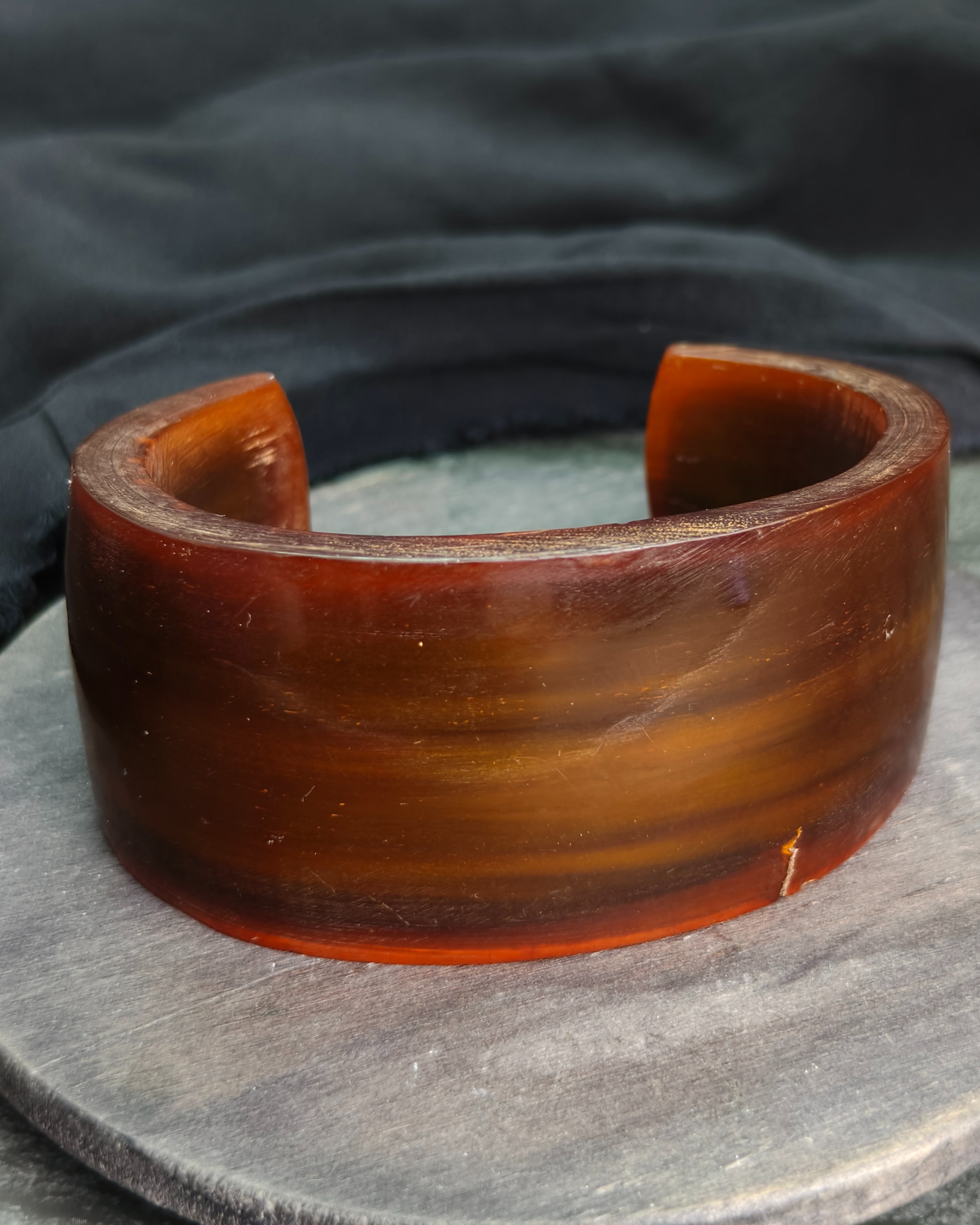 Vintage wide brown natural buffalo horn bracelet - 90s
