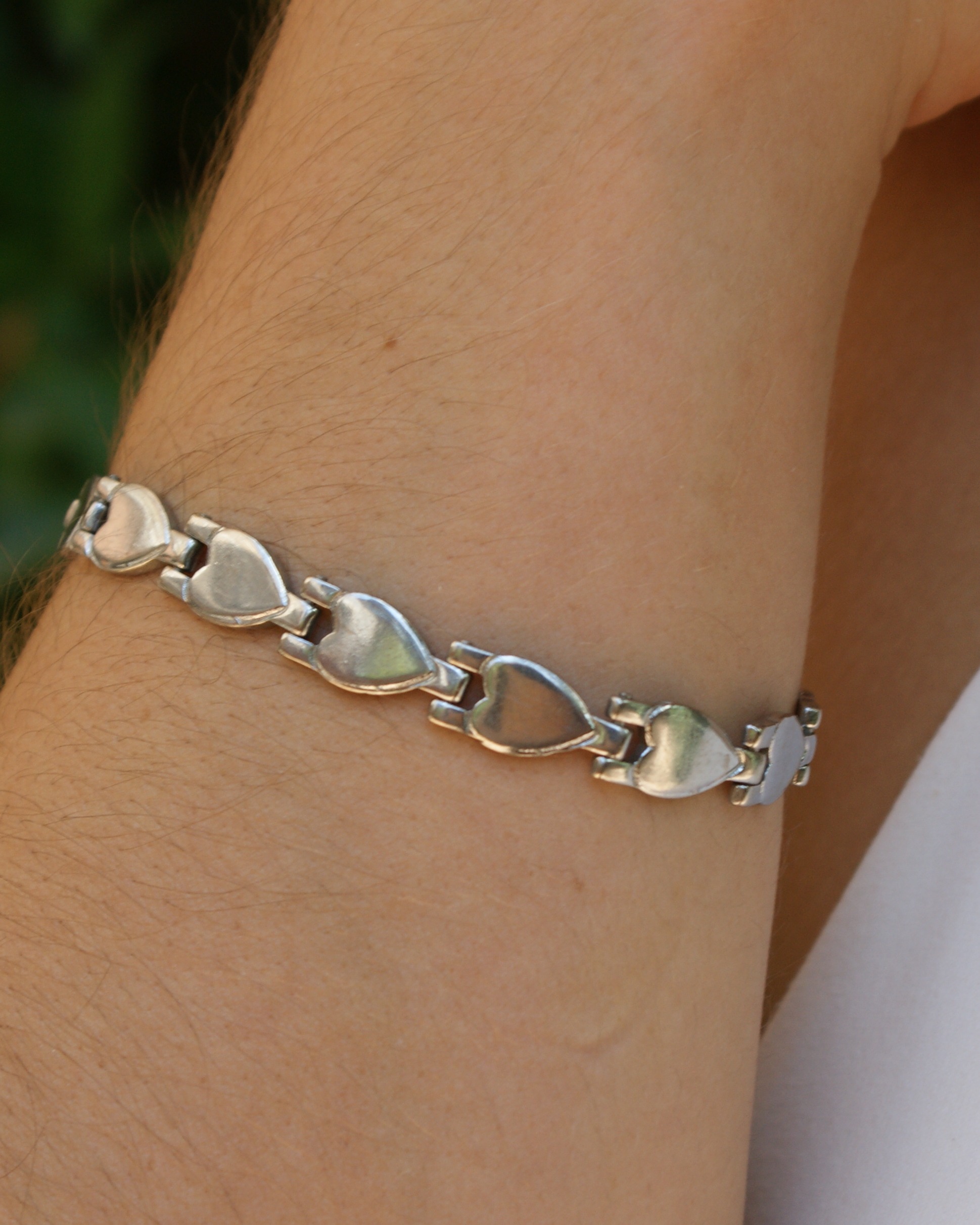 Heart bracelet (alternate view)